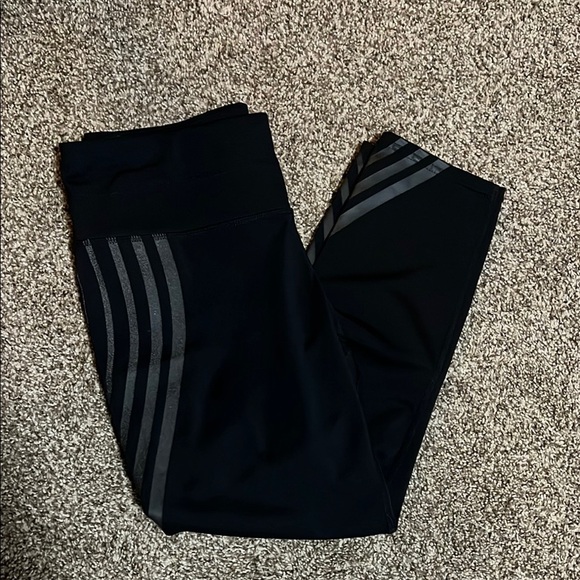 Athleta Pants - ATHLETA cropped leggings